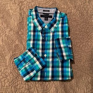 Tommy Hilfiger Men’s Medium Dress Shirt. Custom fit.